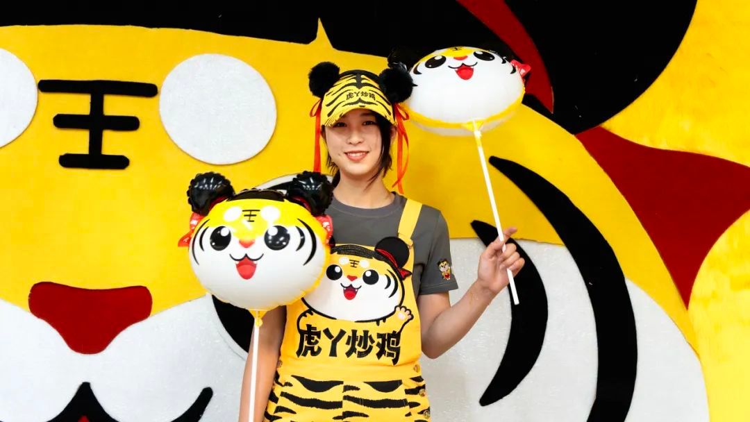 深圳餐饮品牌策划设计全案,虎丫炒鸡,深圳餐饮vi设计,深圳logo设计,深圳餐饮空间设计 深圳餐饮品牌策划设计全案,虎丫炒鸡,深圳餐饮vi设计,深圳logo设计,深圳餐饮空间设计